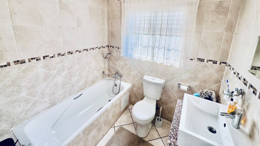 3 Bedroom Property for Sale in Waterkloof East North West
